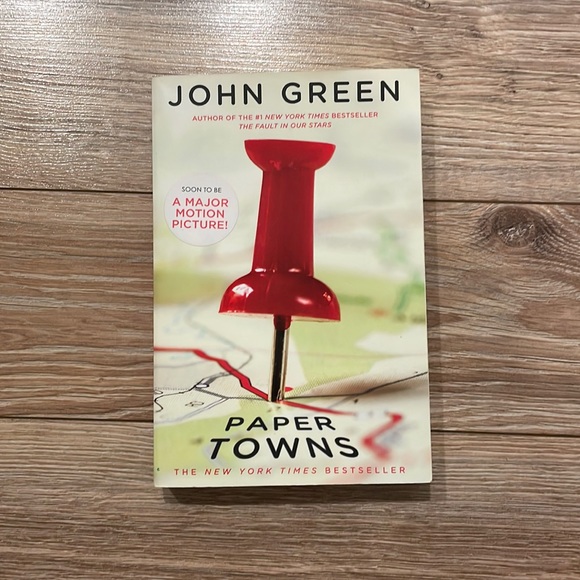 📚 5/$20 📚 Paper Towns - Picture 1 of 2
